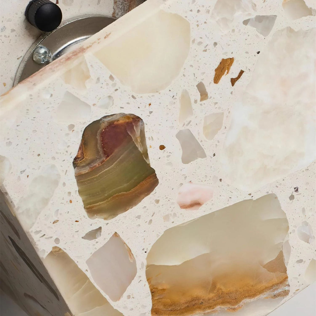 Kinkiet z naturalnego kamienia Belisca