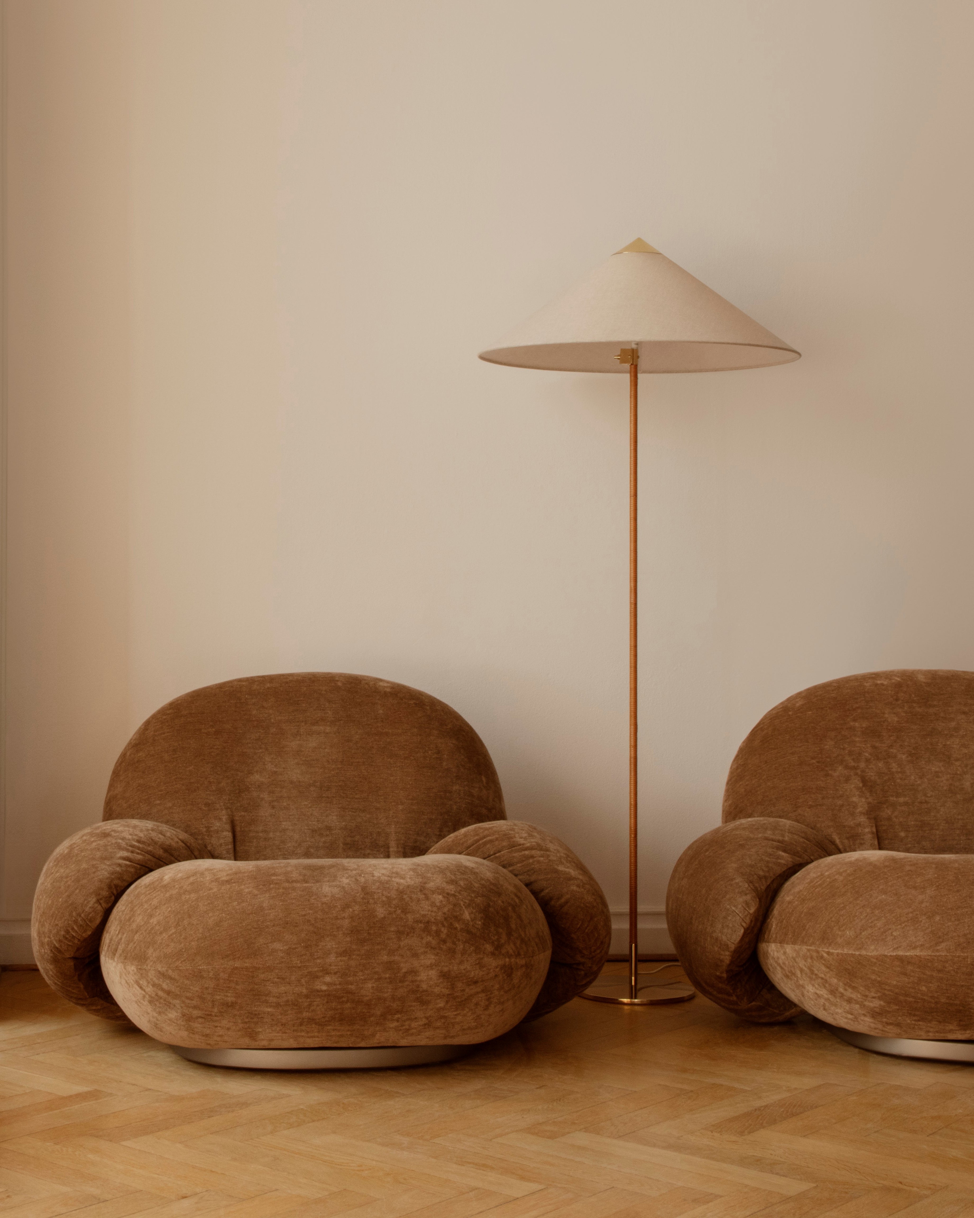 Lampa podłogowa Amora